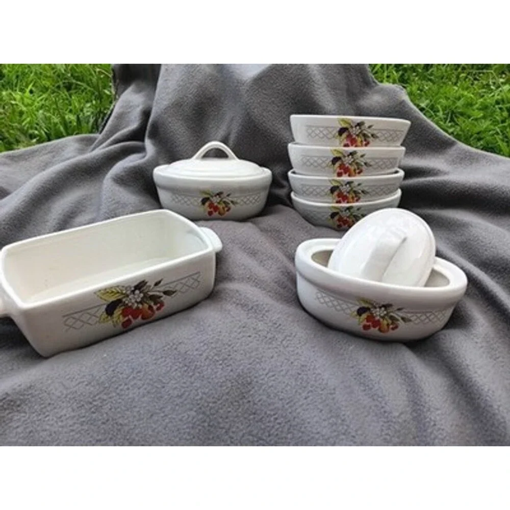 7pc Stoneware Bake & Serve Set Wild Strawberry Pattern Taiwan Cottage Grandma